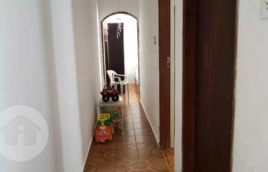 Imagem: A casa possui 2 Dormitórios, 1 Banheiro, 1 Vaga na garagem