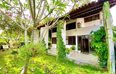 Imagem: A casa possui 4 Dormitórios, 3 Banheiros, 3 Vagas na garagem