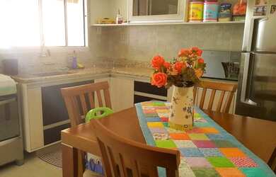 Imagem: A casa possui 2 Dormitórios, 1 Banheiro, 2 Vagas na garagem