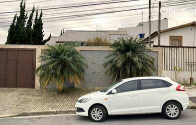 Imagem: A casa possui 2 Dormitórios, 2 Banheiros, 4 Vagas na garagem