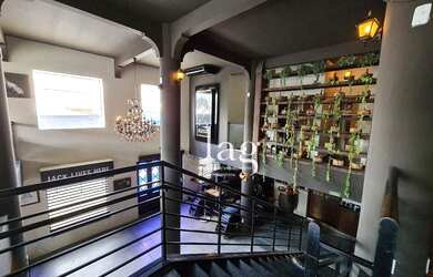 Imagem: O depósito possui 4 Vagas na garagem, 377m² de Área e está