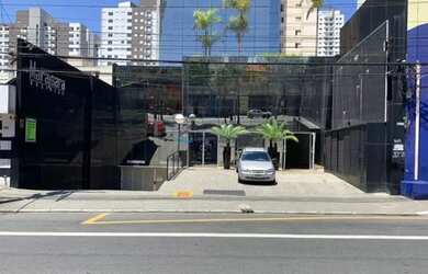 Imagem: O depósito possui 2 Vagas na garagem, 442m² de Área e está