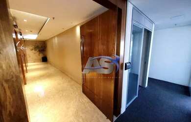 Imagem: O depósito possui 5 Vagas na garagem, 217m² de Área e está