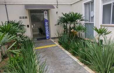 Imagem: O apartamento possui 2 Dormitórios, 1 Banheiro, 1 Vaga na garagem