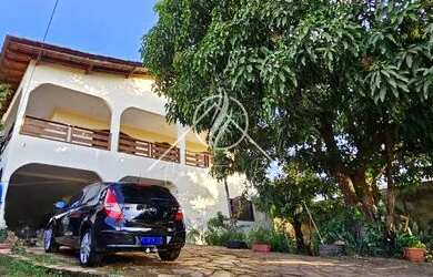 Imagem: A casa possui 5 Dormitórios, 5 Banheiros, 5 Vagas na garagem