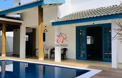 Imagem: A casa possui 4 Dormitórios, 2 Banheiros, 3 Vagas na garagem