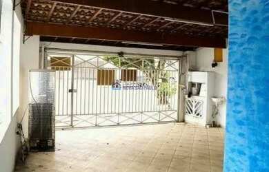 Imagem: A casa possui 4 Dormitórios, 3 Banheiros, 3 Vagas na garagem