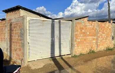 Imagem: A casa possui 1 Dormitório, 1 Banheiro, 1 Vaga na garagem e