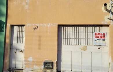 Imagem: A casa possui 2 Dormitórios, 2 Banheiros, 2 Vagas na garagem