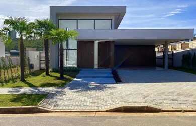 Imagem: A casa em condomínio possui 4 Dormitórios, 4 Banheiros, 2