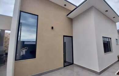 Imagem: A casa possui 3 Dormitórios, 2 Banheiros, 190m² de Área e