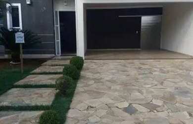 Imagem: A casa em condomínio possui 3 Dormitórios, 4 Banheiros, 4