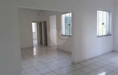 Imagem: O depósito possui 93m² de Área e está localizado em Centro