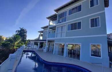 Imagem: A casa possui 4 Dormitórios, 5 Banheiros, 4 Vagas na garagem