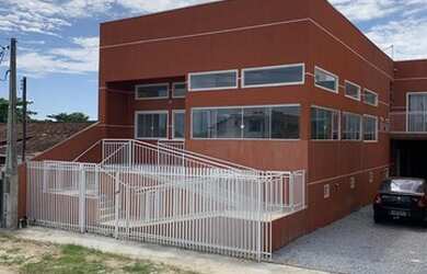 Imagem: O depósito possui 4 Vagas na garagem, 350m² de Área e está