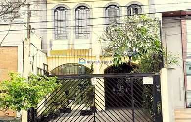 Imagem: O depósito possui 3 Vagas na garagem, 358m² de Área e está