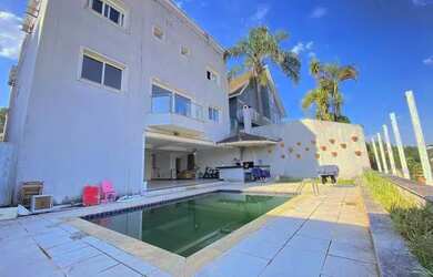 Imagem: A casa em condomínio possui 4 Dormitórios, 5 Banheiros, 4