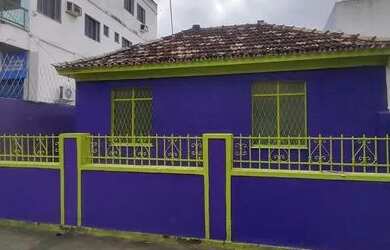 Imagem: A casa possui 2 Dormitórios, 1 Banheiro, 1 Vaga na garagem