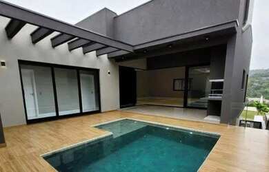 Imagem: A casa em condomínio possui 4 Dormitórios, 5 Banheiros, 4