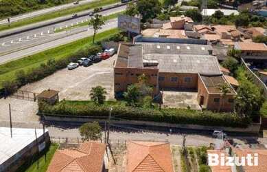 Imagem: O depósito possui 5 Vagas na garagem, 1.209m² de Área e