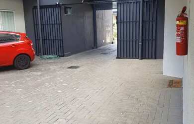 Imagem: A casa em condomínio possui 2 Dormitórios, 2 Banheiros, 1