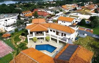 Imagem: A casa possui 5 Dormitórios, 4 Banheiros, 5 Vagas na garagem