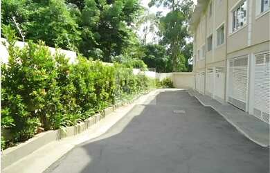 Imagem: A casa em condomínio possui 3 Dormitórios, 2 Banheiros, 4