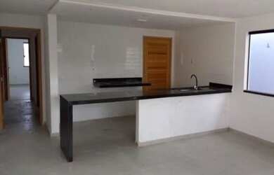 Imagem: A casa possui 3 Dormitórios, 1 Banheiro, 1 Vaga na garagem