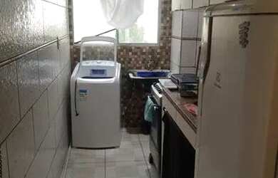 Imagem: O apartamento possui 2 Dormitórios, 1 Banheiro, 1 Vaga na garagem