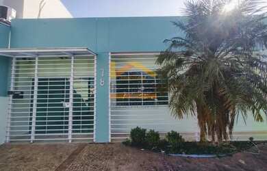 Imagem: A casa possui 4 Banheiros, 4 Vagas na garagem, 147m² de Área