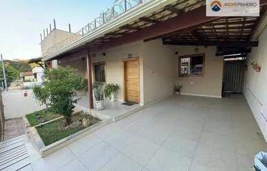 Imagem: A casa em condomínio possui 3 Dormitórios, 2 Banheiros, 5