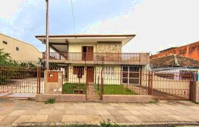 Imagem: A casa possui 5 Dormitórios, 5 Banheiros, 3 Vagas na garagem