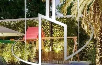 Imagem: A casa possui 3 Dormitórios, 4 Banheiros, 2 Vagas na garagem