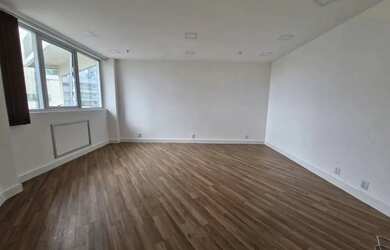 Imagem: O depósito possui 1 Vaga na garagem, 28m² de Área e está