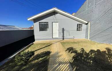 Imagem: A casa possui 2 Dormitórios, 2 Banheiros e está localizado