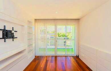 Imagem 6: Casa com piscina em condomínio - Santa Felicidade