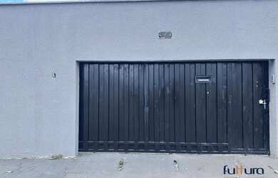 Imagem: A casa possui 3 Dormitórios, 2 Banheiros, 4 Vagas na garagem