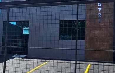 Imagem: O depósito possui 4 Vagas na garagem, 250m² de Área e está