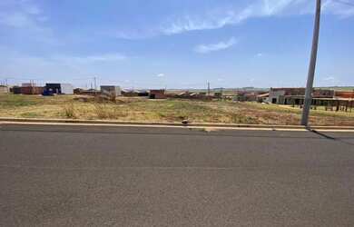 Imagem: O terreno possui 160m² de Área e está localizado em Cravinhos