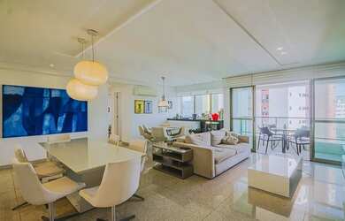 Imagem: O apartamento possui 4 Dormitórios, 4 Banheiros, 2 Vagas na