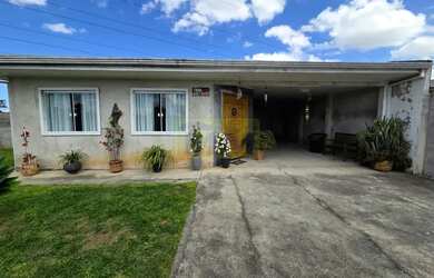 Imagem: A casa possui 3 Dormitórios, 1 Banheiro, 2 Vagas na garagem