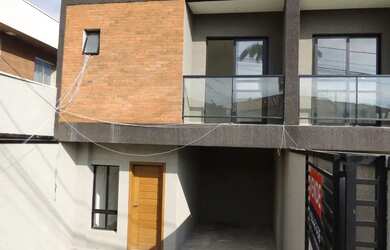 Imagem: A casa possui 3 Dormitórios, 3 Banheiros, 1 Vaga na garagem