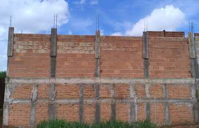 Imagem: O terreno possui 250m² de Área e está localizado em Loteamento