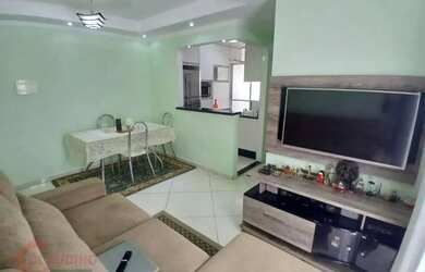 Imagem: O apartamento possui 2 Dormitórios, 1 Banheiro, 1 Vaga na garagem