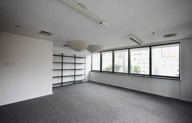 Imagem: O depósito possui 3 Vagas na garagem e 100m² de Área e está