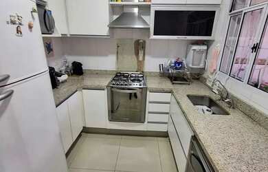 Imagem: A casa possui 2 Dormitórios, 2 Banheiros, 1 Vaga na garagem