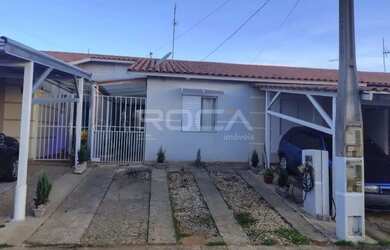 Imagem: A casa em condomínio possui 3 Dormitórios, 2 Banheiros, 2