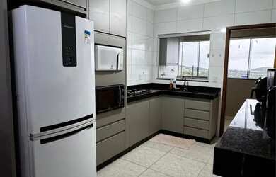 Imagem: A casa possui 2 Dormitórios, 2 Banheiros, 2 Vagas na garagem