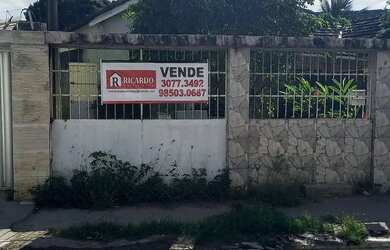 Imagem: A casa possui 3 Dormitórios, 2 Banheiros e está localizado