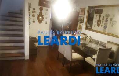 Imagem: A casa possui 3 Dormitórios, 4 Banheiros, 2 Vagas na garagem